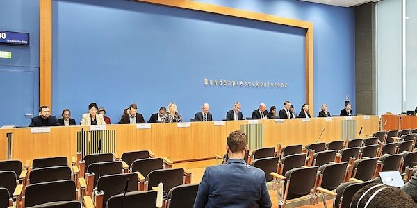 Bundesregierung verteidigt Ukraine-Darlehen