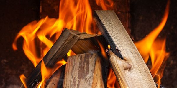 Berlin schult Ofen-Nutzer online Kampagne «Richtig Heizen mit Holz»