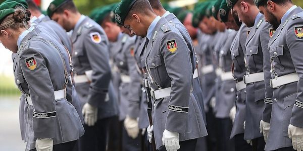 Neuer Wehrdienst: Breuer will alle jungen Männer mustern lassen