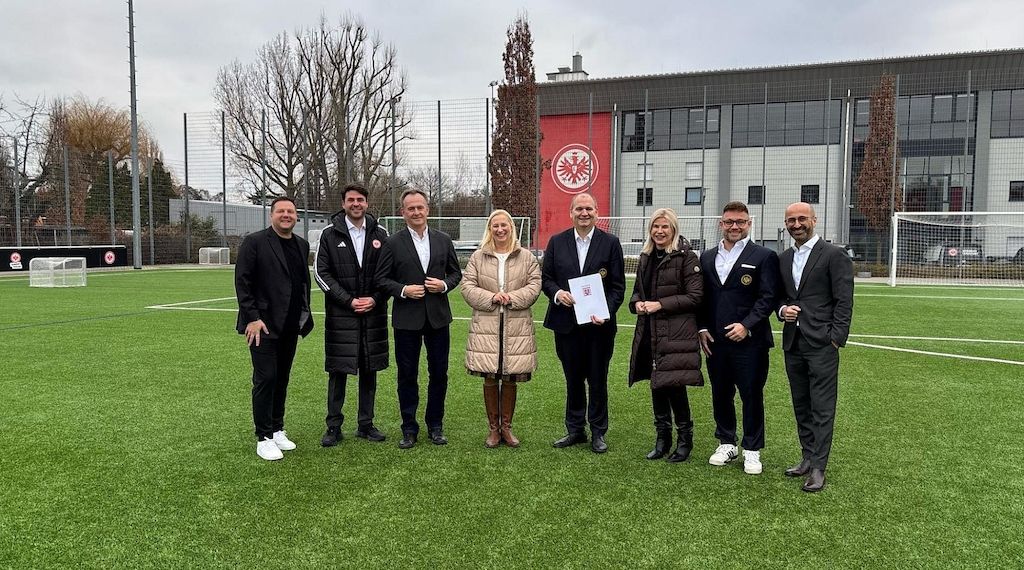 Hessen fördert Nachwuchsleistungszentrum von Eintracht Frankfurt mit einer Million Euro
