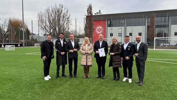 Hessen fördert Nachwuchsleistungszentrum von Eintracht Frankfurt mit einer Million Euro
