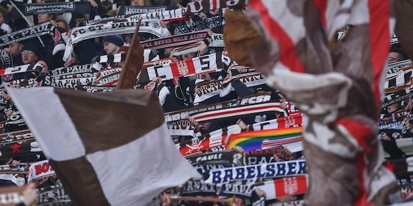 FC St. Pauli blickt auf bewegtes Jahr zurück und wünscht friedliche Festtage