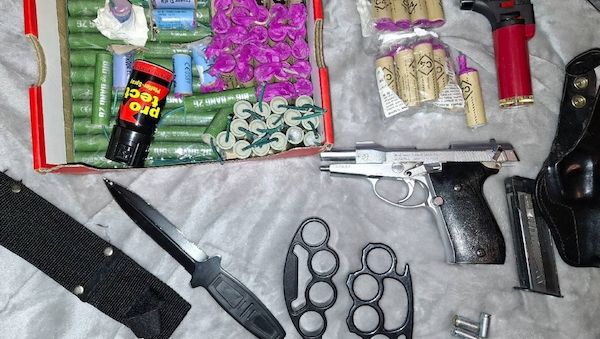 Berlin-Marienfelde: Zahlreiche Waffen bei Razzia in Kinderzimmer entdeckt