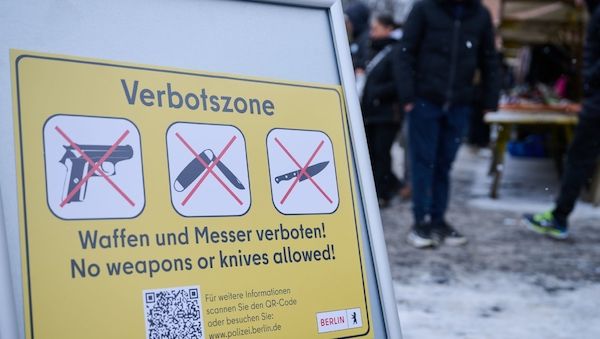 Wo Waffen und Feuerwerk an Silvester in Berlin verboten sind