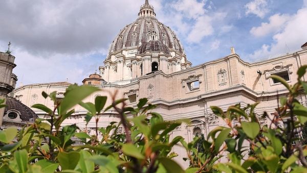 Katholische Laien drängen Vatikan auf Diakoninnenweihe