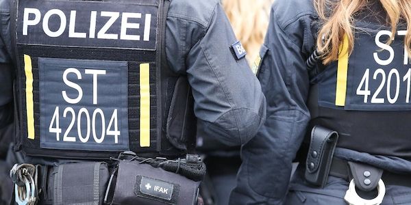 Auseinandersetzung in Leipziger Wohnung führt zu Verletzten