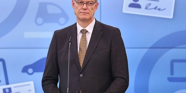 Verkehrsminister glaubt nicht an niedrigere Ticketpreise