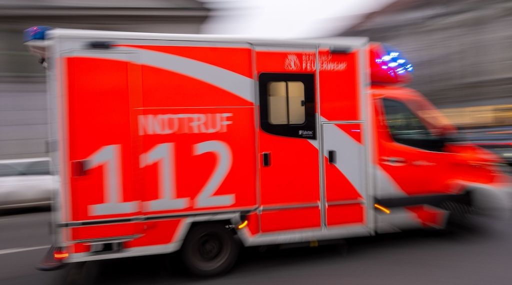 Frau nach Wohnungsbrand in Berlin-Halensee gerettet