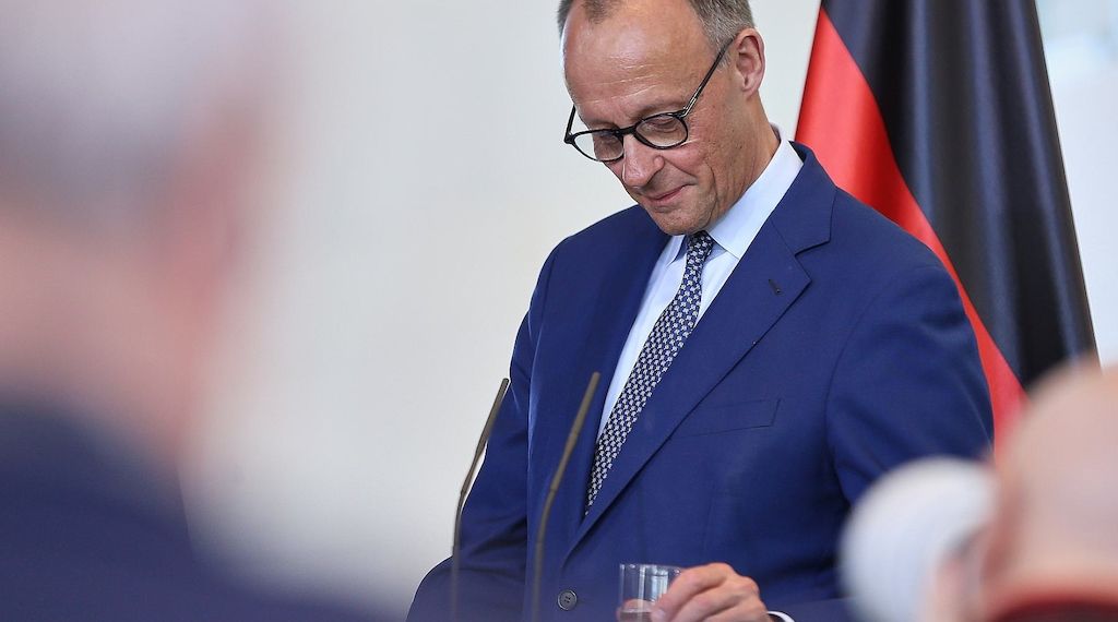 Knigge-Experte Hoyos lobt die Manieren von Kanzler Merz