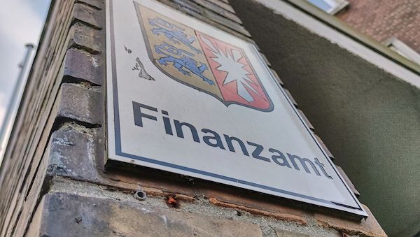 Behördengang kostet durchschnittlich 125 Minuten Zeit