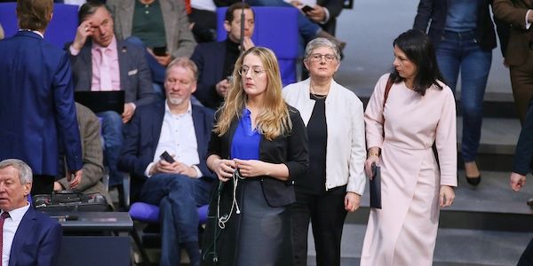 Dröge wirft AfD Provokationen und "Selbstmitleid" vor