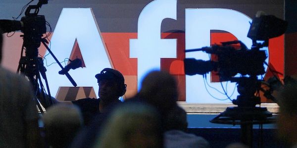 Juli Zeh hält "Brandmauer" für gescheitert