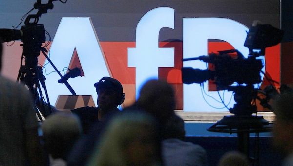 Juli Zeh hält "Brandmauer" für gescheitert