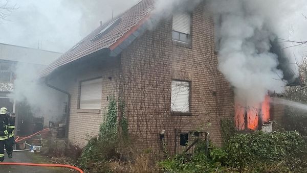 Großbrand an Einfamilienhaus in Dortmund-Höchsten