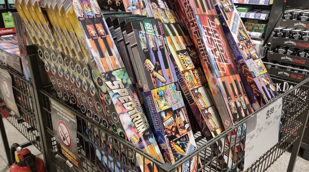 NRW-Innenminister spricht sich gegen Verbot von Feuerwerk aus