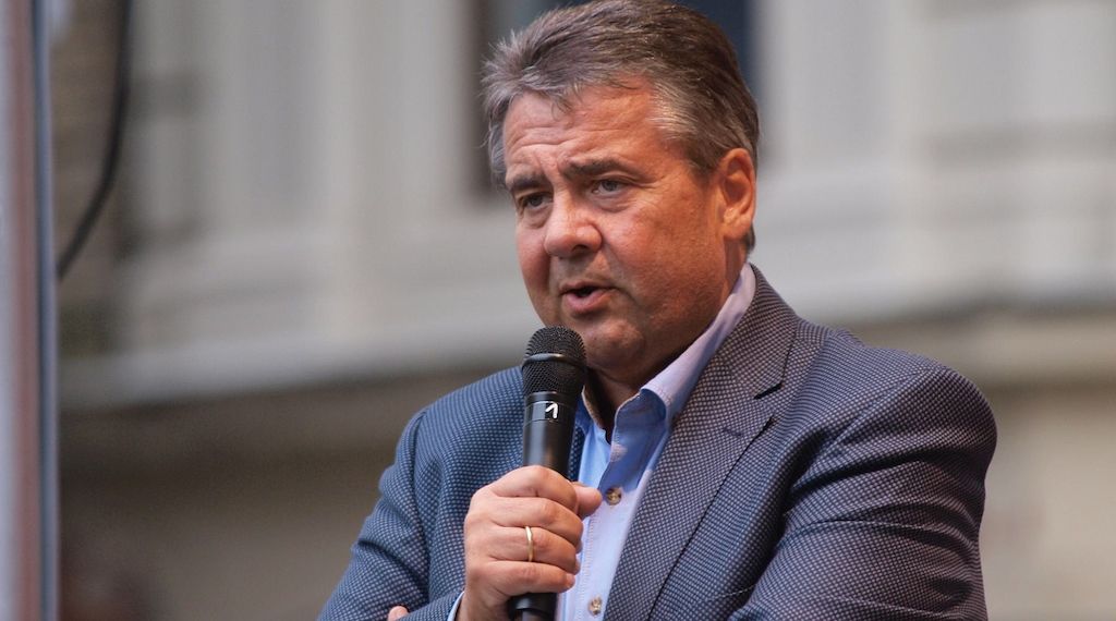 Ex-SPD-Chef Gabriel warnt vor Feiertagsdebatte