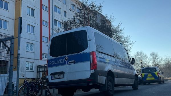 Polizist nach Großeinsatz in Berlin-Hellersdorf am Auge operiert
