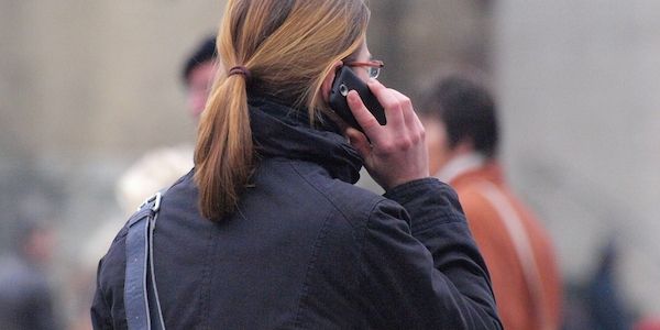 Telefon weiter beliebteste Methode für Neujahrsgrüße