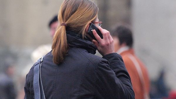 Telefon weiter beliebteste Methode für Neujahrsgrüße