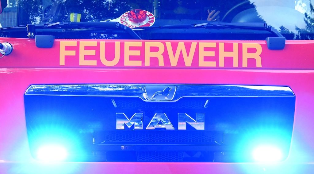 Transporter brennen im Norden von Berlin- Brandstiftung vermutet