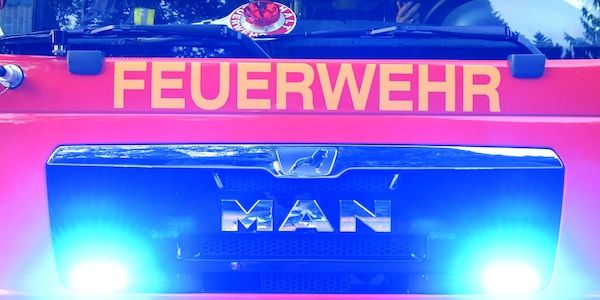 Transporter brennen im Norden von Berlin- Brandstiftung vermutet