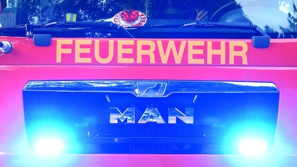 Transporter brennen im Norden von Berlin- Brandstiftung vermutet