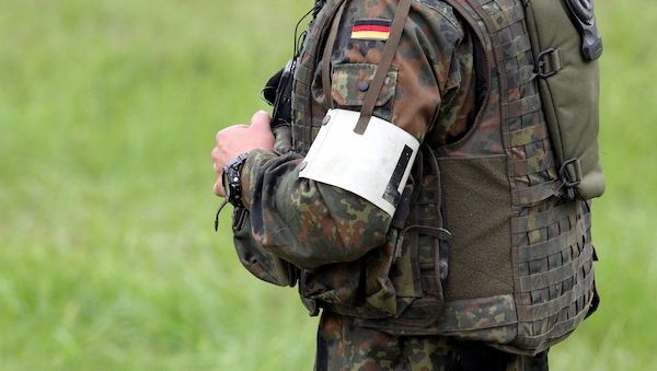 Politiker zeigen sich alarmiert über Vorfälle bei Fallschirmjägern