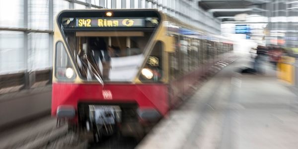 Ringbahn wegen Brandes im Norden Berlins weiter unterbrochen