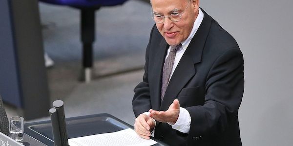 Gysi regt Wahlrechtsreform an