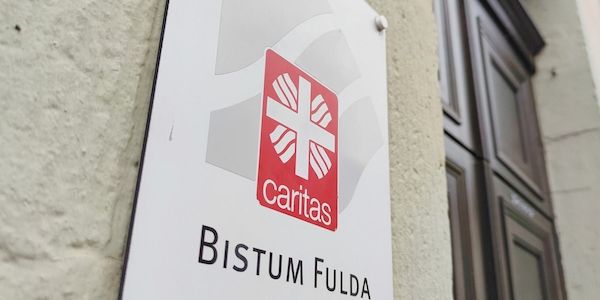 Caritas pocht auf höhere Bezahlung für Freiwilligendienste