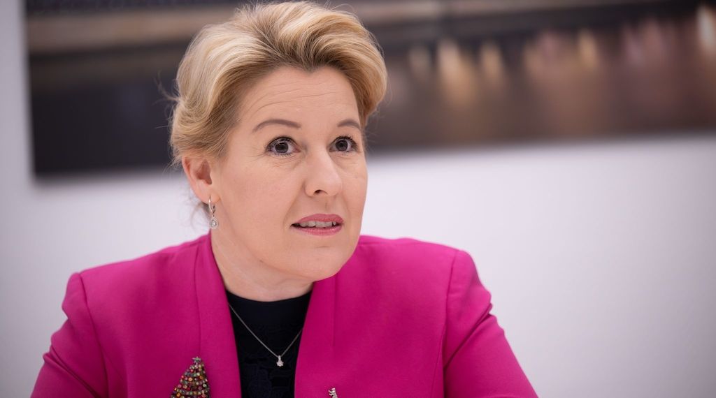 Giffey zum Stromausfall: Möglichst bei Freunden unterkommen