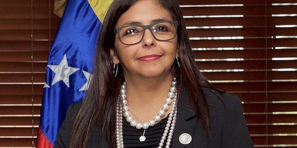 Venezuelas Vizepräsidentin zur Interims-Staatschefin ernannt
