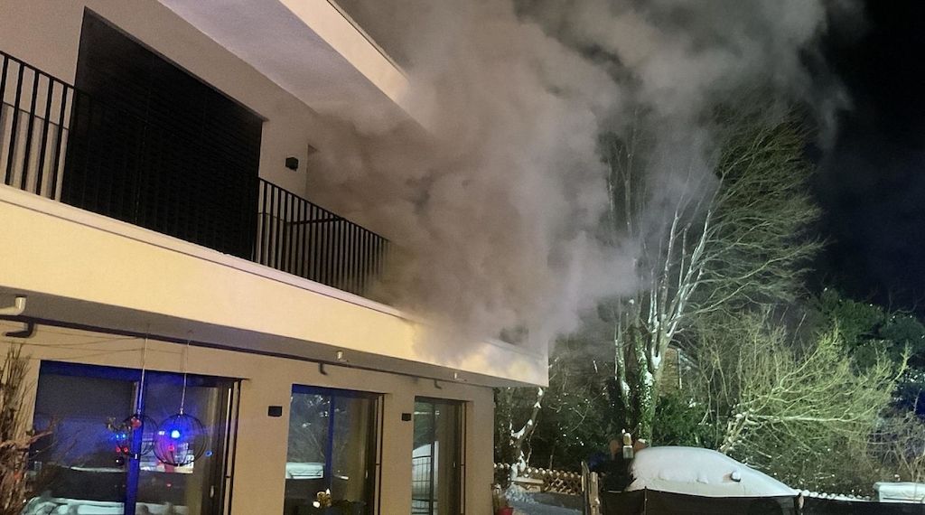 Nächtlicher Kellerbrand in Dortmunder Einfamilienhaus – Eine Person verletzt