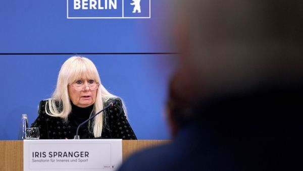 Stromausfall im Berliner Südwesten: Schwimmbäder öffnen zum Duschen