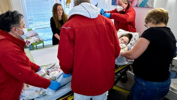 Kreativ durch die Krise: Berliner trotzen Stromausfall