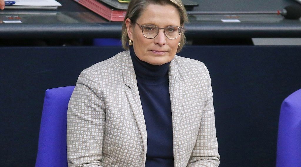 Hubig fordert harte Maßnahmen nach Brandanschlag in Berlin