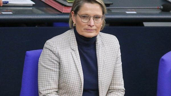 Hubig fordert harte Maßnahmen nach Brandanschlag in Berlin