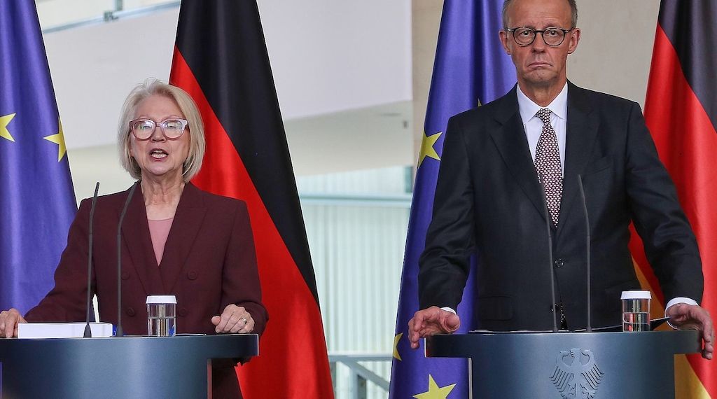 Wirtschaftsweise: Schnitzer übergibt Jahresgutachten an Merz