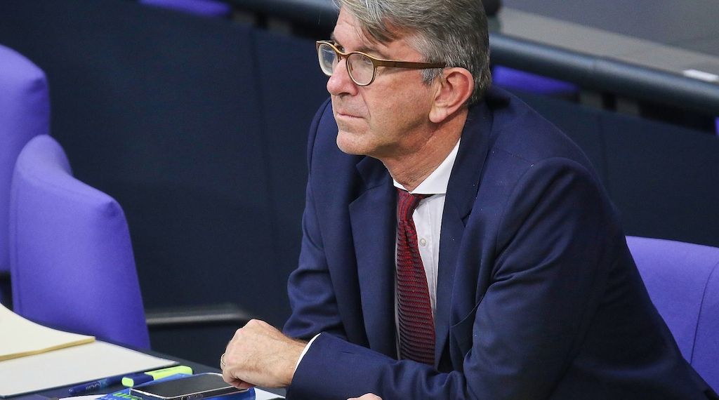 Weimer übergibt WMG-Firmenanteile an Treuhänder