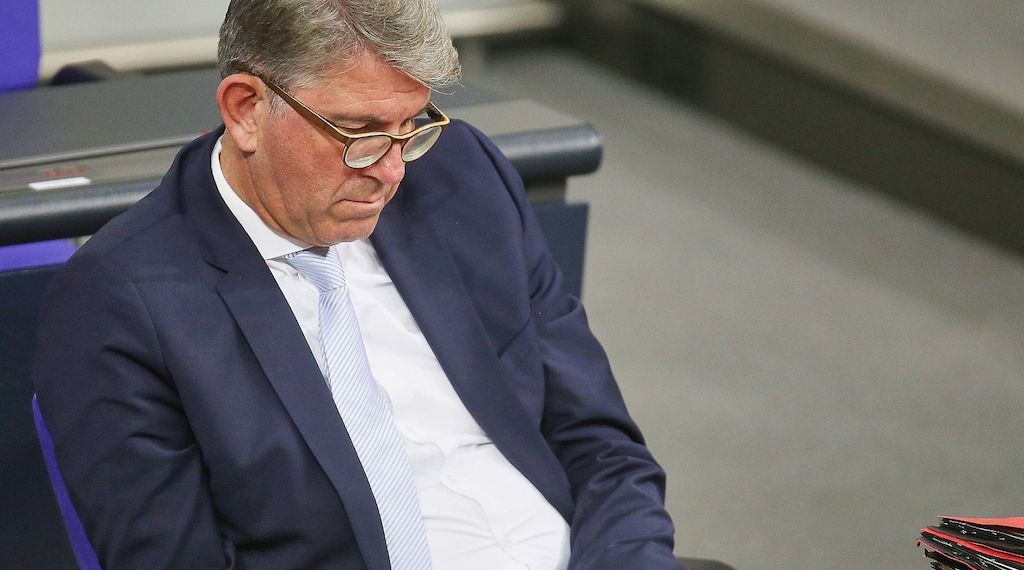 Anhaltende Kritik an Weimer wegen Gipfel und Interessenkonflikten