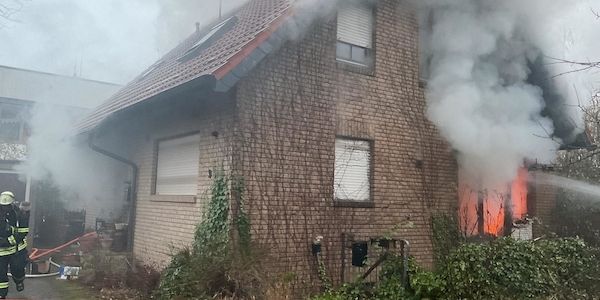 Großbrand an Einfamilienhaus in Dortmund-Höchsten