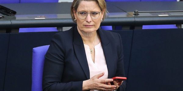 Hubig gegen Klarnamenpflicht im Internet