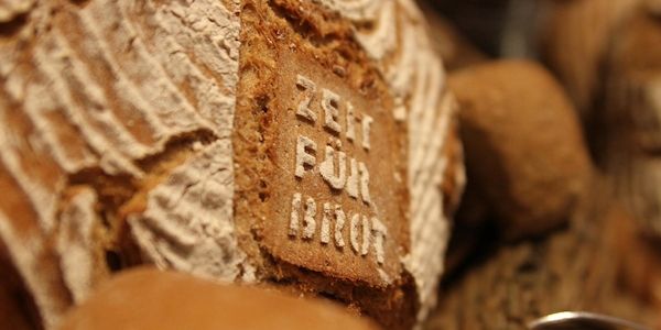 Mann bedroht Bäckereiangestellte in Köln mit Schusswaffe