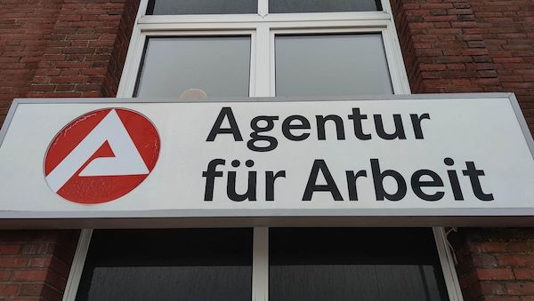 Arbeitslosigkeit in Berlin sinkt leicht, in Brandenburg steigt sie saisonal