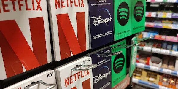 Warner hält an Netflix-Deal fest