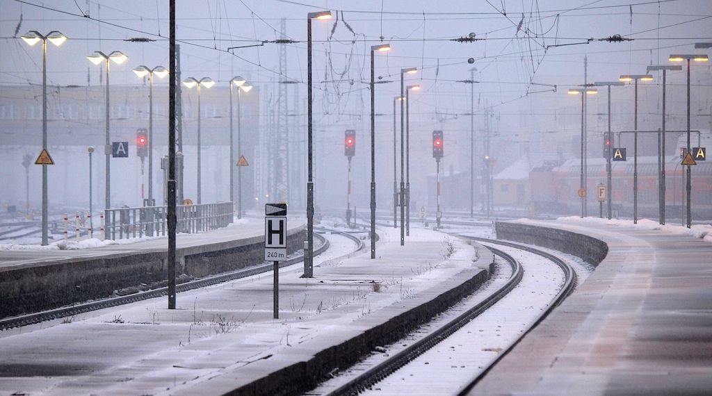 Schnieder sieht Verkehrsträger auf nahende Schneefront vorbereitet