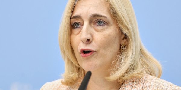 Extremwetter: Warken warnt vor "ungewöhnlichem Gesundheitsrisiko"