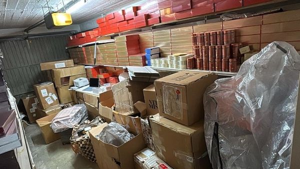 Zoll stellt tonnenweise illegale Schlankmittel und Kosmetik in Hamburg und Niedersachsen sicher