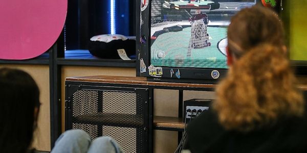 Berliner Stadtteilmütter erhalten Zusatzqualifikation für Familien mit älteren Kindern