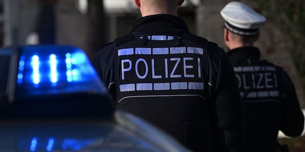 Erneut Kokstaxi in Berlin gestoppt - zwei Polizisten verletzt